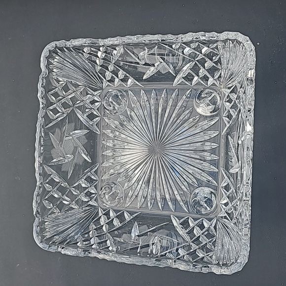 BOHEMIA VINTAGE PRESSED GLASS SQUARE BOWL WITH PINWHEELS - Picture 2 of 8